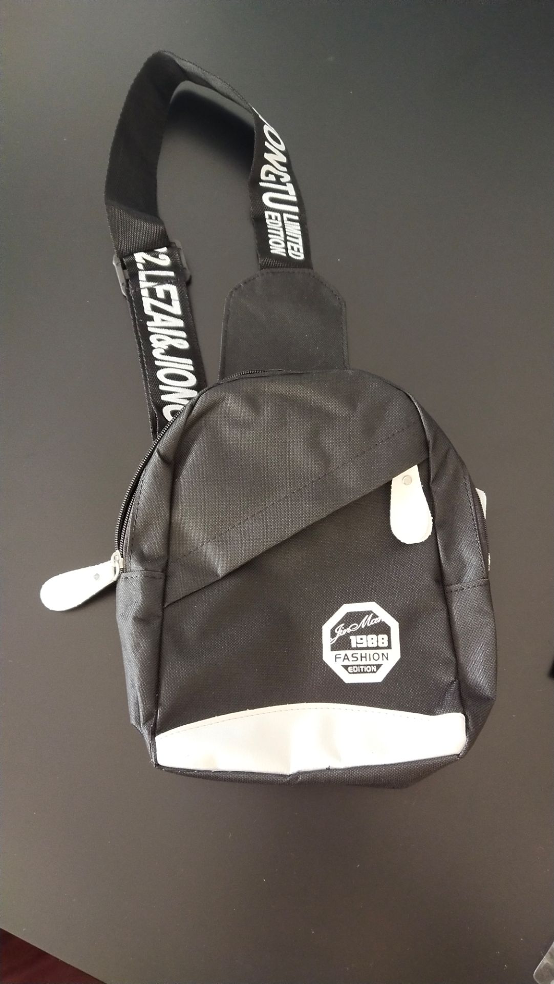 hàng khá đẹp. đóng gói cẩn thận.