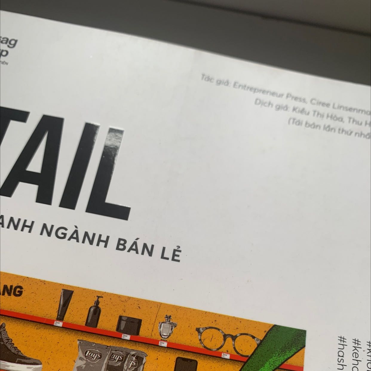 Sách bẩn vl ạ. Mua bao nhiêu lần trộn vía không bị vậy. Lần nàu thì được chứng nhận lời của các bạn phản hồi. Lạy trúa mình ghét cảm giác sách bẩn lắm luôn, làm ơn đừng có gueir sách cũ cho khách được không trời.
