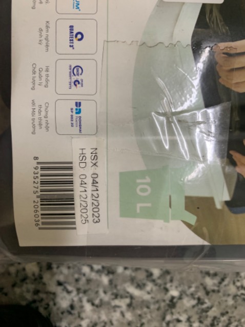 Xem thường khách hàng. Bán sản phẩm gần hết hạn.