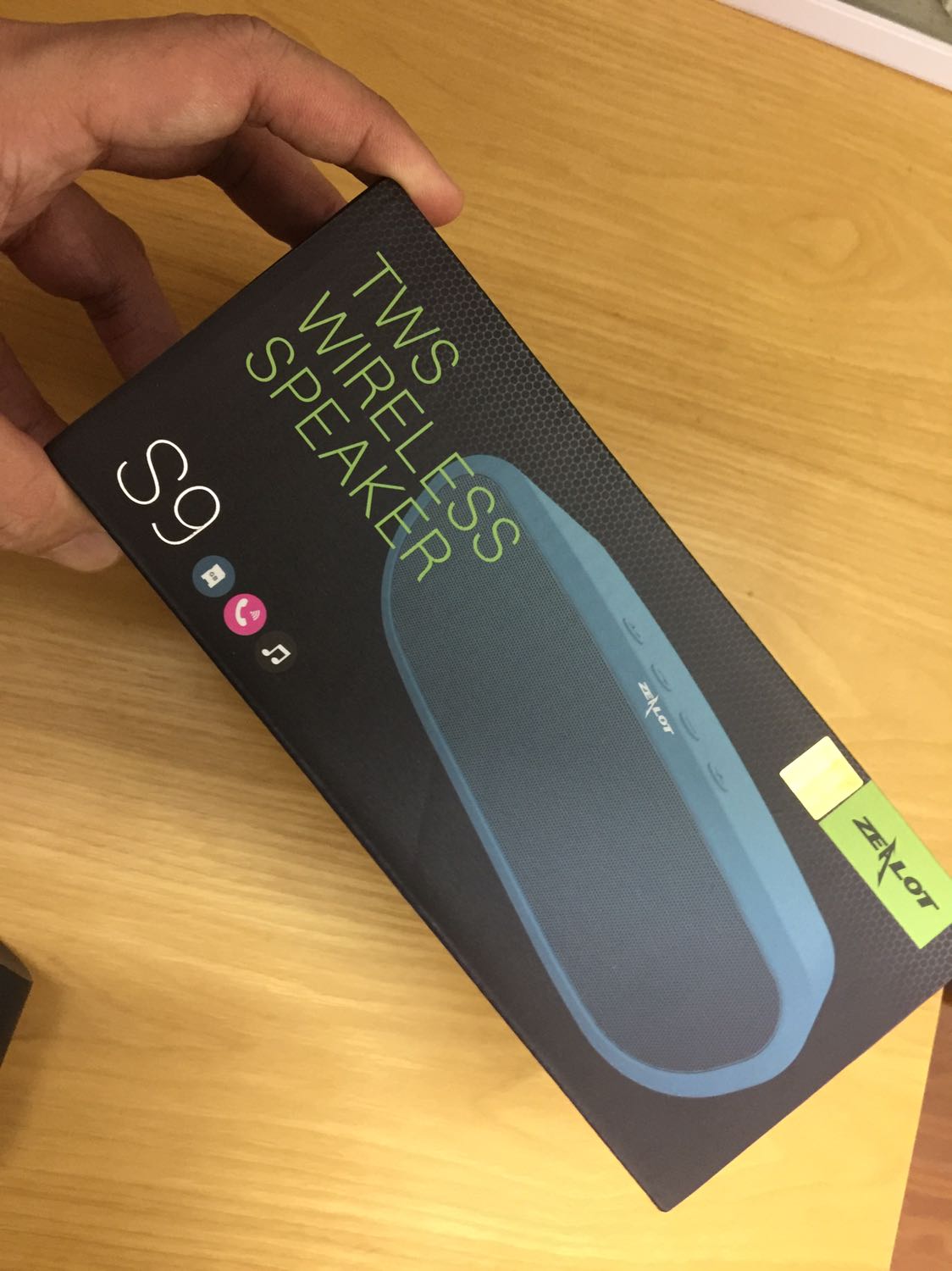 Hàng chuẩn, đẹp, nhỏ nhắn xinh xắn nhưng nghe rất hay. Đóng gói cẩn thận và giao hàng rất nhanh. Shop uy tín, lần thứ 2 mua hàng của shop.