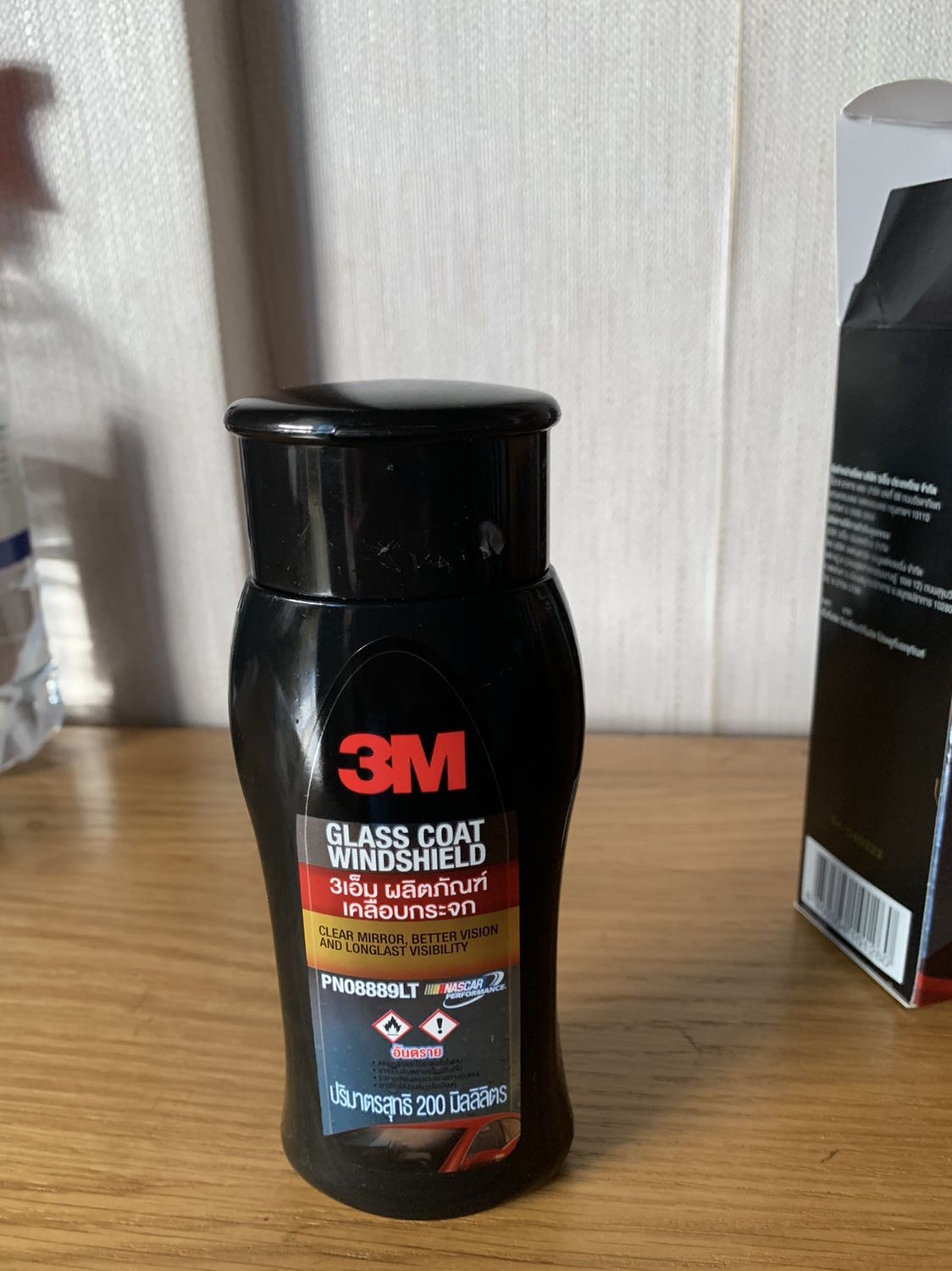 Tôi ko ngờ bạn bán hàng Fake. Xe tôi, kính lái tôi chăm sóc rất kỹ. Mua của bạn về tôi phủ lên theo hướng dẫn (tôi đã dùng nhiều trước đây). Xe tôi mới mua 2 tuần, sáng nay trời mưa to, ban đầu thì ngon lắm, khoảng 15 phút gạt mưa bắt đầu có hiện tượng tăng ma sát, lúc đó kính bắt đầu có hiện tượng trầy xước, do kính quá rít… tôi chưa bao giờ bị ntn. Quá xót cho kính lái xe tôi mới mua. Đừng đổ lỗi cho tôi gà nhé. Tôi chăm sóc xe và rất kỹ, sản phẩm bạn bán có vấn đề, sp này thực tế ko phải hàng chính hãng. Tôi thề ko bao giờ mua hàng Tiki đối với các sp thuộc nhóm chăm sóc xe. Tôi ko ngờ bạn bán hàng Fake. Xe tôi, kính lái tôi chăm sóc rất kỹ. Mua của bạn về tôi phủ lên theo hướng dẫn (tôi đã dùng nhiều trước đây). Xe tôi mới mua 2 tuần, sáng nay trời mưa to, ban đầu thì ngon lắm, khoảng 15 phút gạt mưa bắt đầu có hiện tượng tăng ma sát, lúc đó kính bắt đầu có hiện tượng trầy xước, do kính quá rít… tôi chưa bao giờ bị ntn. Quá xót cho kính lái xe tôi mới mua. Đừng đổ lỗi cho tôi gà nhé. Tôi chăm sóc xe và rất kỹ, sản phẩm bạn bán có vấn đề, sp này thực tế ko phải hàng chính hãng. Tôi thề ko bao giờ mua hàng Tiki đối với các sp thuộc nhóm chăm sóc xe.