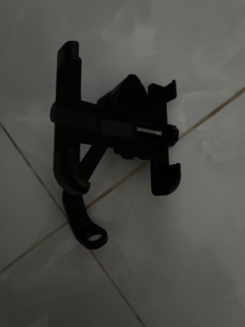 Gái đỡ bằng thép chắn chắn. Nhưng không có ốc gì hết sao gắn vô xe đây nhỉ.