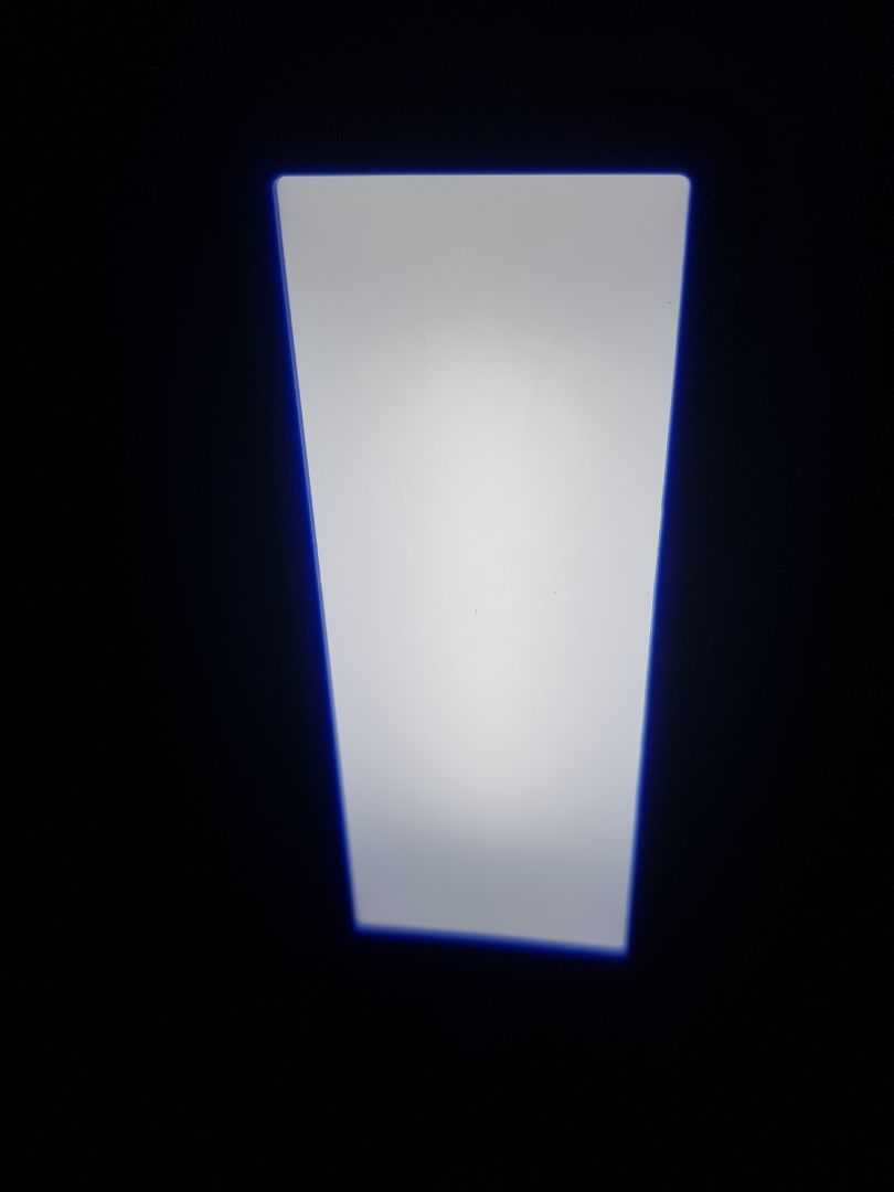 Ánh sáng tản đều, không đau mỏi mắt, không phát ra tiếng. Nói chung là ngon trong tầm giá.