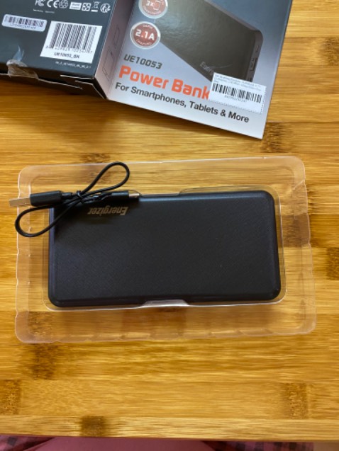 Giao hàng rất nhanh, đóng gói đẹp, nguyên tem mác. Pin sạc nặng, có vẻ chắc chắn, chưa dùng thử nên chưa biết chất lượng, khi nào dùng sẽ quay lại đánh giá thêm