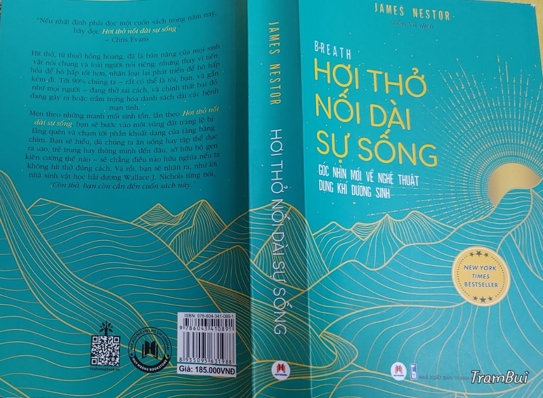 Cùng 2 cuốn sách về Hơi thở  m chọn quyển này vì dấu vàng New York Times Betseller . Cuốn sách khá công phu, tỉ mỉ, chi tiết với sự tự trãi nghiệm và hơn 100 trang chú thích, nhiều dữ liệu , kiến thức mới nhưng khá khô khan. Và tùy người đọc lọc được đôi điều quý giá cho bản thân cũng đã là gặt hái... Tuy rằng m mong chờ 1 điều gì to lớn, khai phá hơn nhưng chỉ 1 câu thôi cũng đủ "Nhưng chúng ta đừng quên,tự nhiên rất đơn giản nhưng tinh tế"...
Bạn sẽ trân trọng bản thân, từng hơi thở của chính mình.
...Và sự quá tàn nhẫn của vài nhà khoa học trong thí nghiệm thực nghiệm!