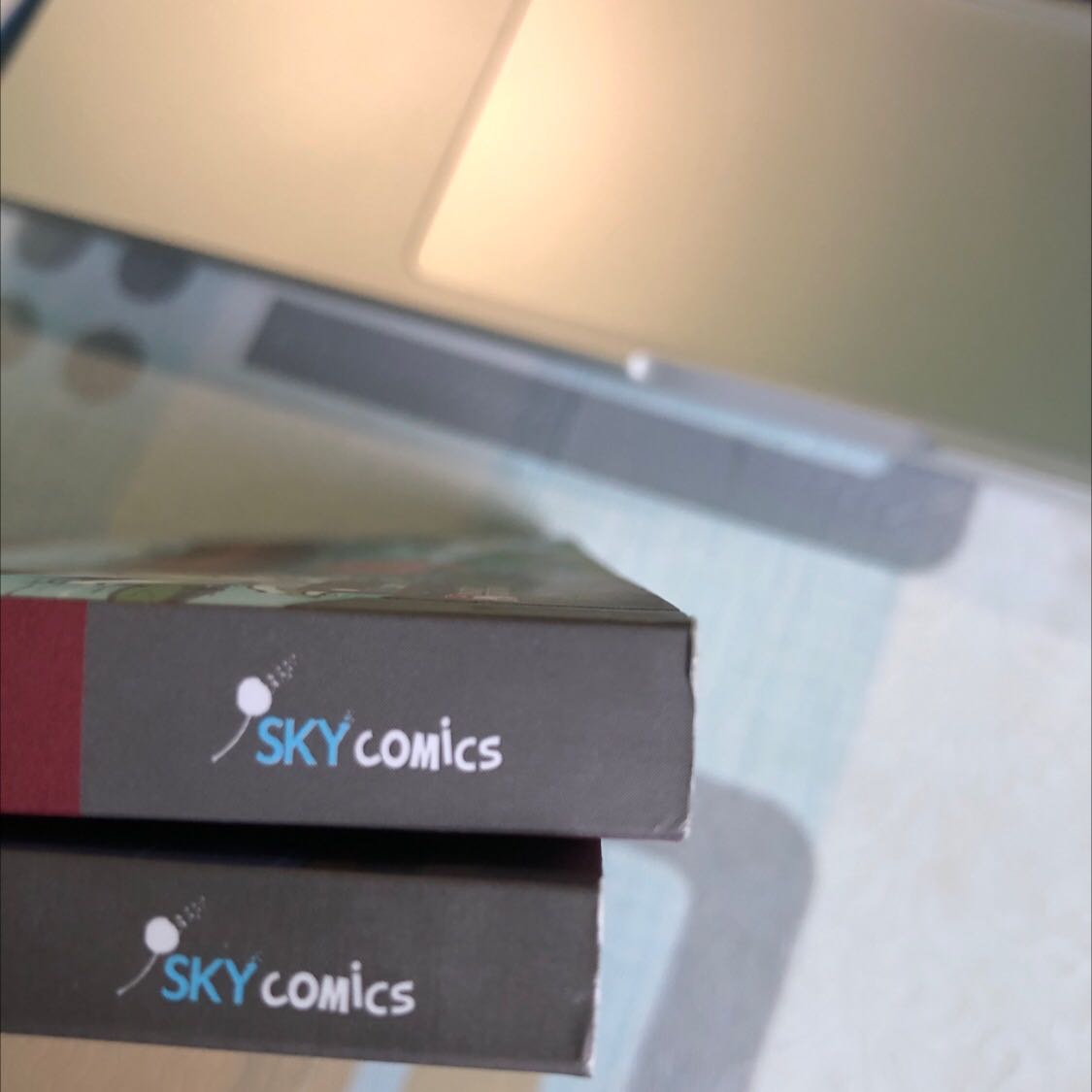 Giao e nhanh hơn dự tính :3 sách kh seal, kh bọc chống sốc, tổ độ sao mà nó df mỗi cuốn 2 góc :)) may mà chưa rách gáy kh chắc t khóc 🥲