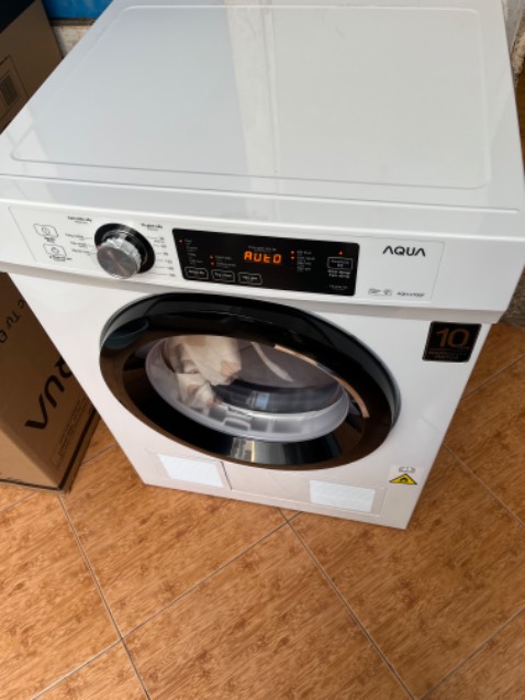 Máy hoạt động tốt, rất ok, quần áo khô cong, thơm hơn, với lọc được nhiều bụi lông từ quần áo, mới thử lần đầu mà thấy ok r mặc dù lúc hoạt động có hơi ồn tí nhưng so với giá cả bỏ ra thế thì đã rất hài lòng rồi. Nhân viên giao hàng nhanh, nhiệt tình.