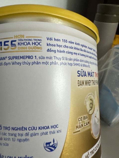 Dạo này đóng gói sơ xài, tôi mua 4 hộp, 3 hộp bị móp, không đậy nắp được. Tôi lỡ khui hộp mới phát hiện móp