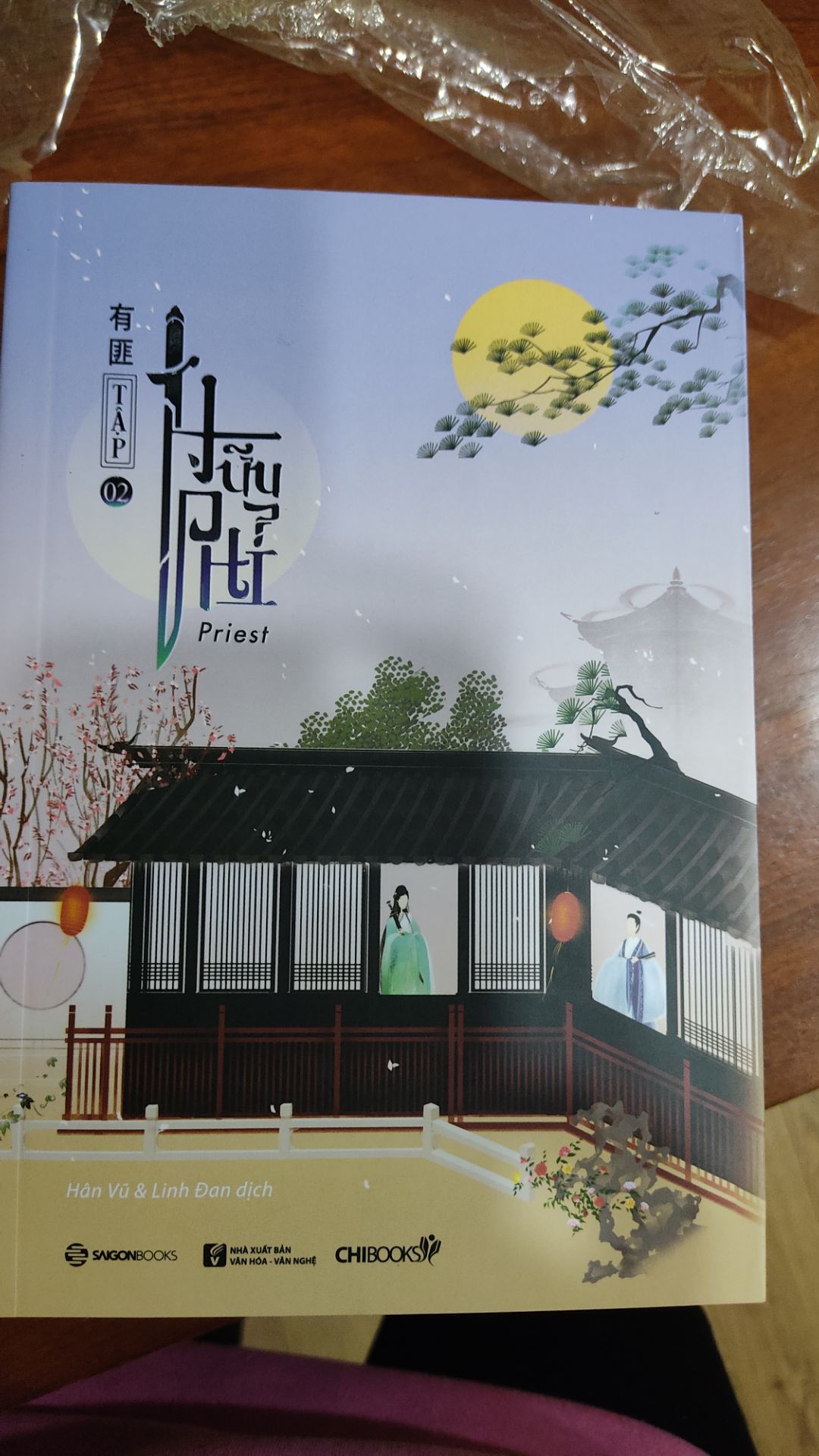 bìa truyện đẹp, đóng gói rất cẩn thận, tiếc cái là vì mua combo nên ko đc tặng kèm bookcare