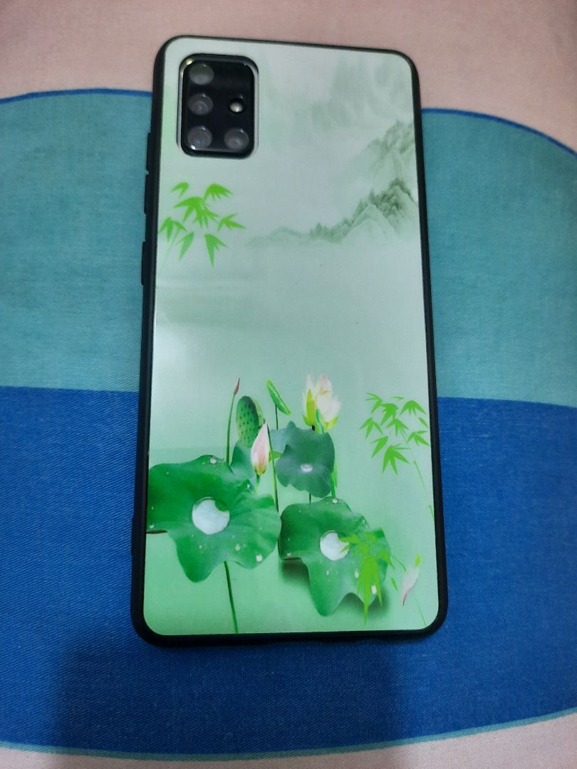 Sản phẩm in hình ảnh rất đẹp, bo kín các cạnh. Shop có nhiều mẫu mã, hỗ trợ KH tốt. Đóng gói sản phẩm kỹ.