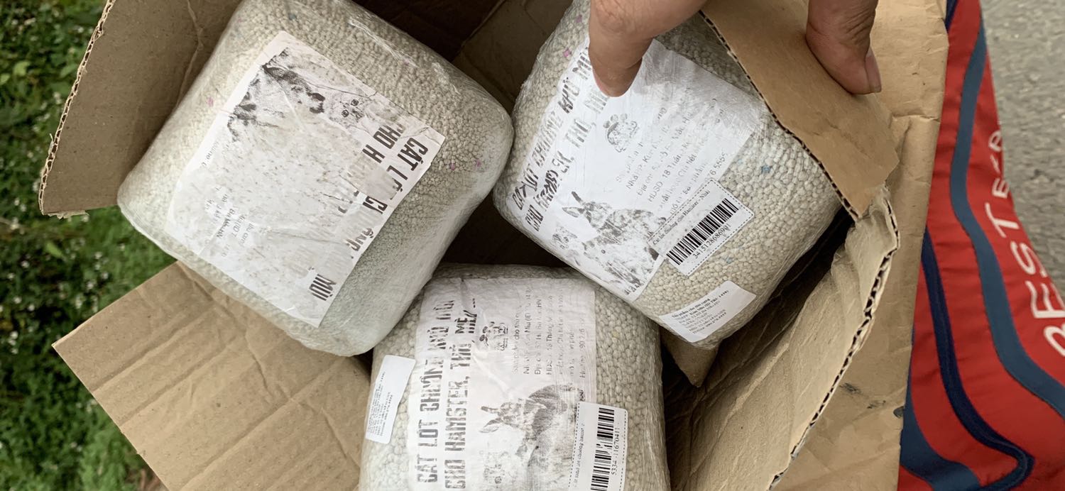 Em đặt 2 túi hình mèo, 1 túi hình chuột, sao shop lại chuyển cho em 3 tui mèo vậy,