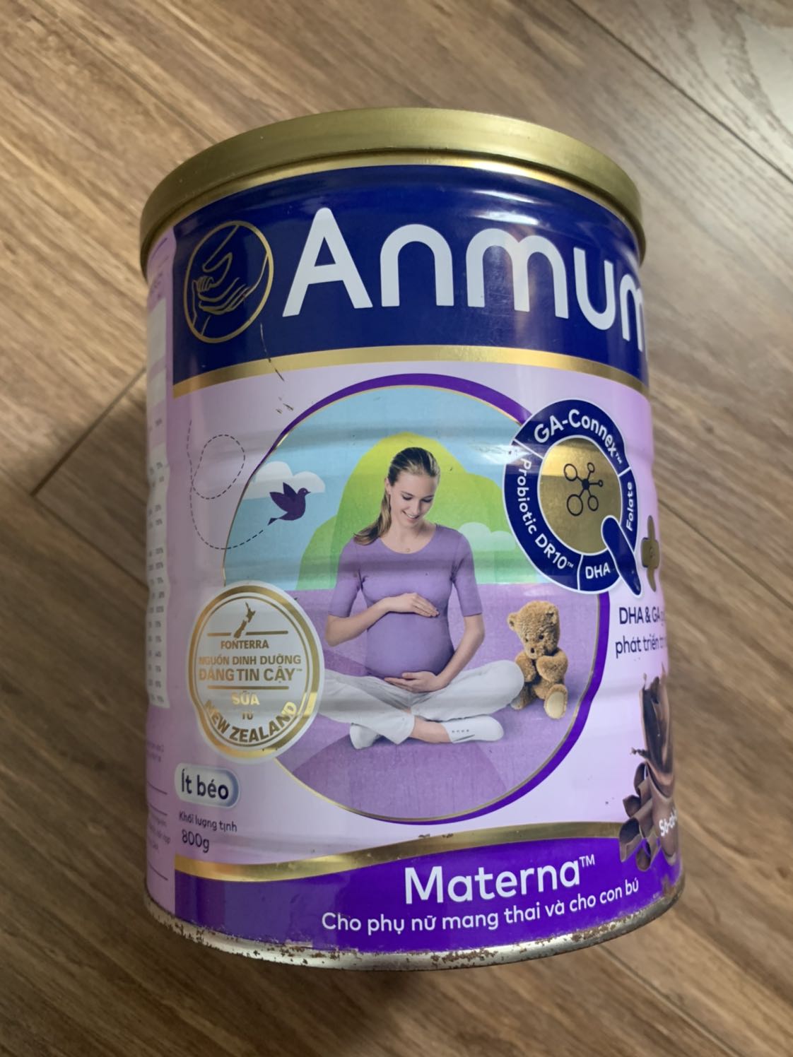 Sản phẩm bị rỉ sét nhẹ ở viền mép hộp, hạn sử dụng còn 6 tháng. Tuy nhiên những thứ đó k thành vấn đề, ngoài trừ không có mã QR để kiểm tra chính hãng hay không. Khá hoang man, đã gọi lên tổng đài tới giờ vẫn chưa thấy *** phản hồi chất lượng sản phẩm.