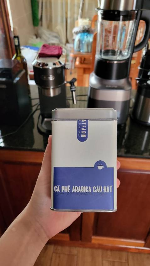 Giao hàng quá chậm. Từ lúc đặt hàng đến lúc nhận hàng mất hơn 1 tuần.
Về cà phê, shop xay hạt còn to
Về người bán, trước khi mua có inbox hỏi shop về cafe và nhờ shop tư vấn nhưng shop không thèm reply lại.