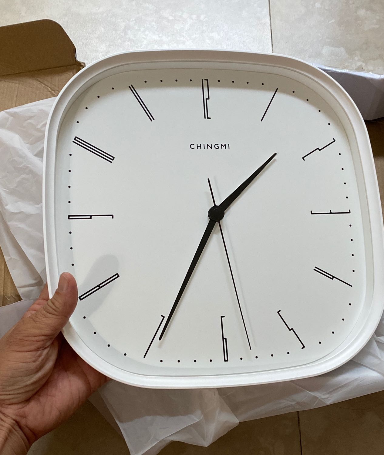 Thiết kế sản phẩm có độ hoàn thiện và thẩm mỹ tốt. Tiếc là bao bì vận chuyển về bị móp méo. May là sản phẩm bên trong không bị ảnh hưởng