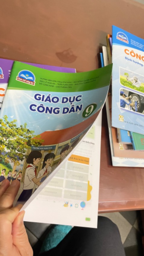 Chất lượng sách tốt. Giao hàng quá chậm, mất 6 ngày, không đúng như cam kết