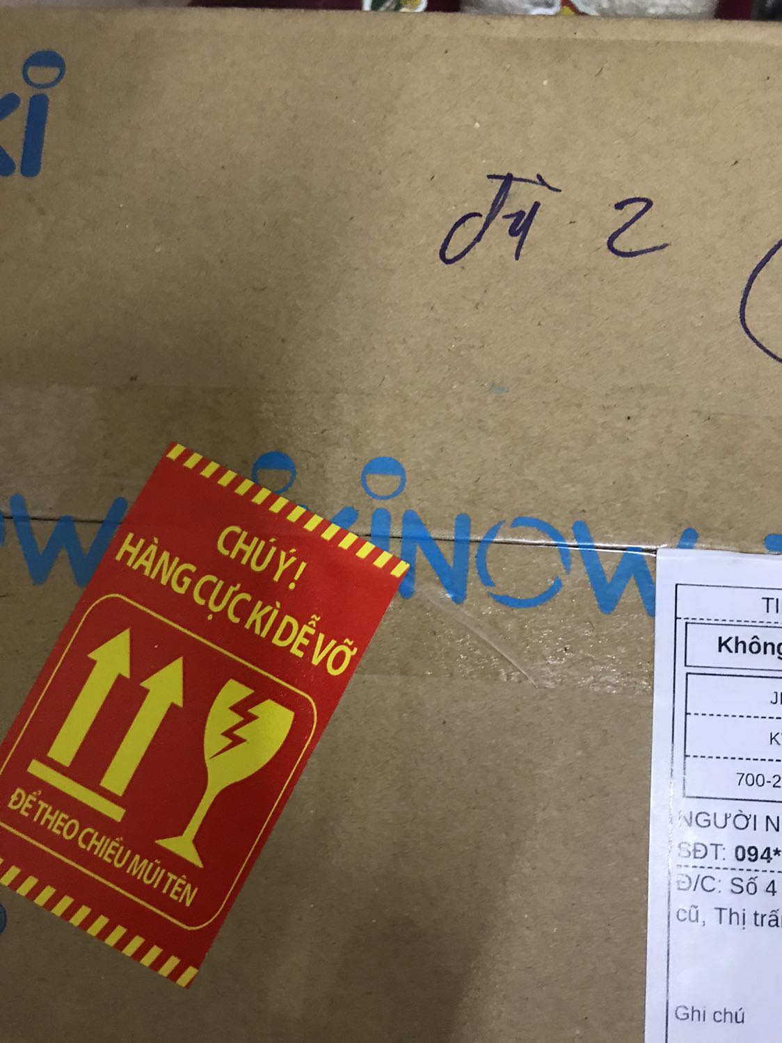 Giao sản phẩm đúng mẫu, đóng gói cẩn thận ,sản phẩm chưa sử dụng nên chưa biết chất lượng, hạn sử dụng xa , người giao hàng thân thiện.....