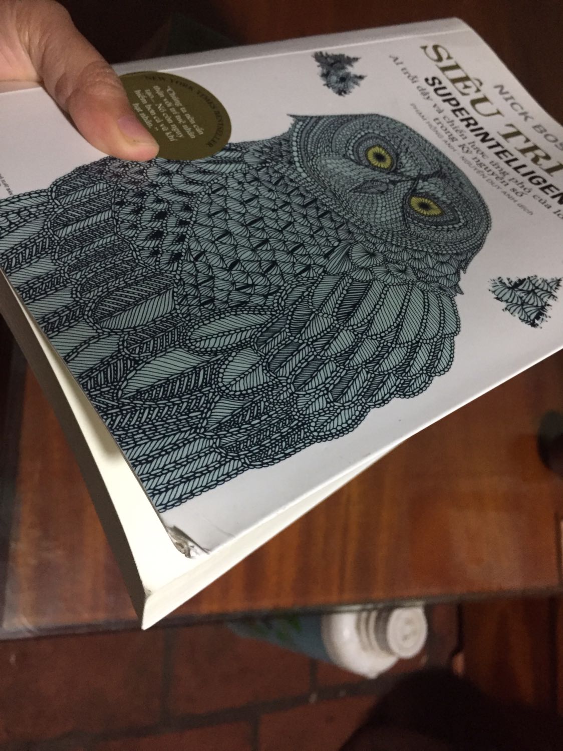 Đây là đơn hàng thứ 2 trong tháng này tôi nhận sách trong trạng thái nhàu nhĩ, cong gấp như vậy. Tôi đặc biệt không hài lòng ở đơn hàng này. Thậm chí hộp về đã bị rách toạc, sách có dấu hiệu bị ẩm. Đây là lần đầu tôi đánh giá dịch vụ Tiki 1 sao, bởi cộng hưởng của đơn hàng này và trc đó 3 ngày.