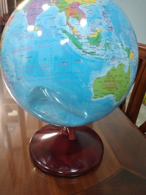 Nhận hàng xong thấy hụt hẫng ghê. Quả cầu bị móp từ trước mà cũng giao cho khách hàng. Muốn đổi lại quả cầu khác. Nhận hàng xong thấy hụt hẫng ghê. Quả cầu bị móp từ trước mà cũng giao cho khách hàng. Muốn đổi lại quả cầu khác.