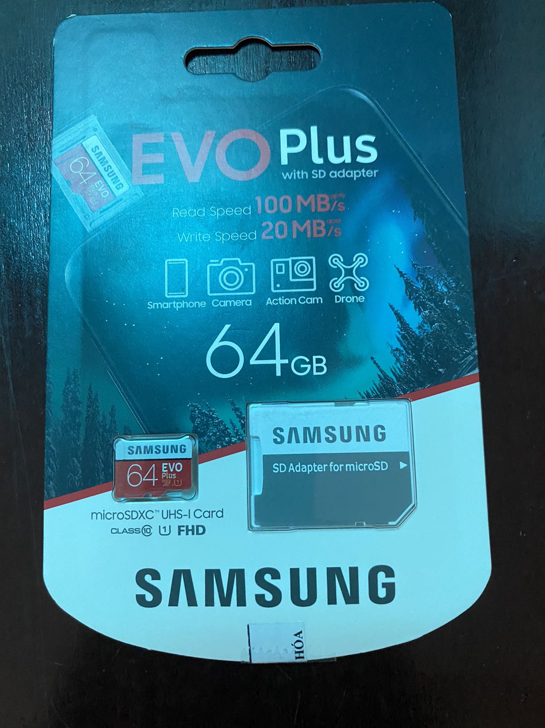 Tiki giao hàng nhanh, đóng gói cẩn thận. Thiết kế chắc chắn. Thương hiệu Samsung đã đảm bảo chất lượng sản phẩm. Mình mua dùng cho camera Eufy, hy vọng sẽ bền.