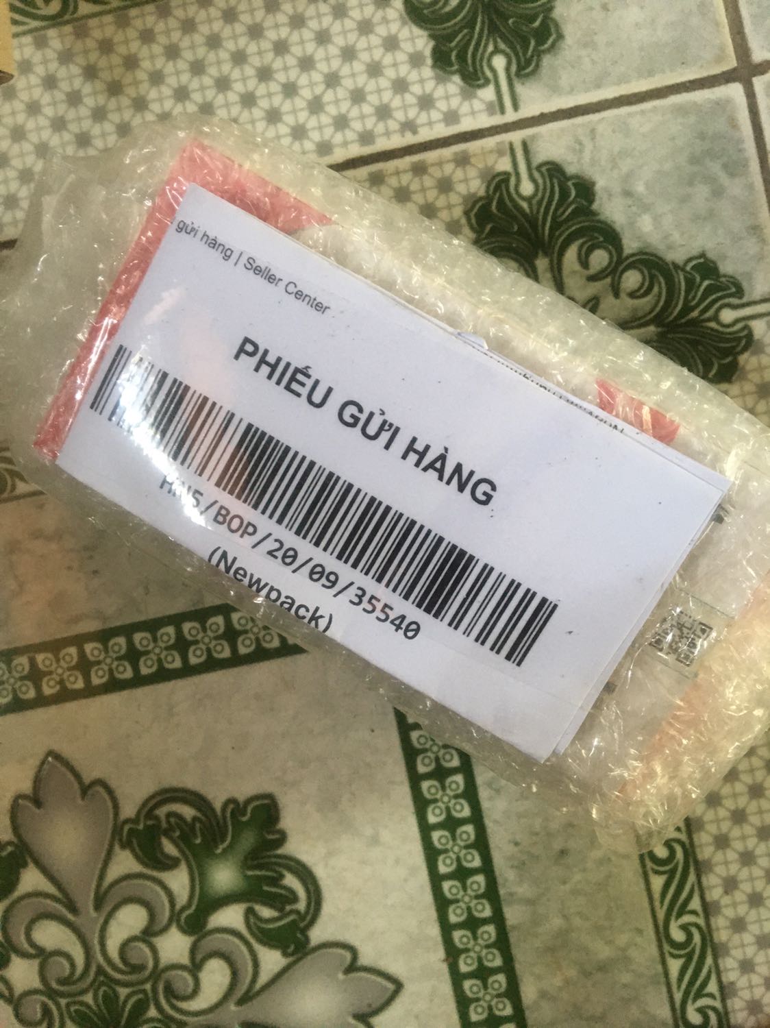 giao hàng đúng hẹn ??
shipper giao hàng thân thiện
hộp ngoài có hơi méo nhưng bên trong được đóng gói kiz lưỡng ??
bật cam quét qr thì quét duoc nhưng mở trong safari thì kh tìm kiem duoc kết quả nào :??
hộp mới nguyên nhưng có điều nsx và hsd bị mờ :)) hết hạn hay sao mà bị vậy ?
còn về chất lượng thì hợp túi tiền .??‍♀️
thiếu 1 sao mong tiki xem xét lại để hoàn thiện sp tốt hơn:3