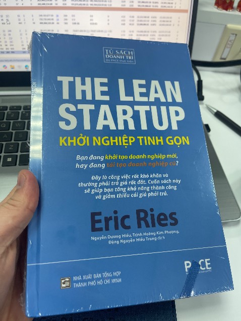 Tiki giao hàng nhanh và đóng gói cẩn thận. Sách có bìa cứng rất đẹp. Những khi mua sách, mình vẫn ưu tiên đặt trên tiki