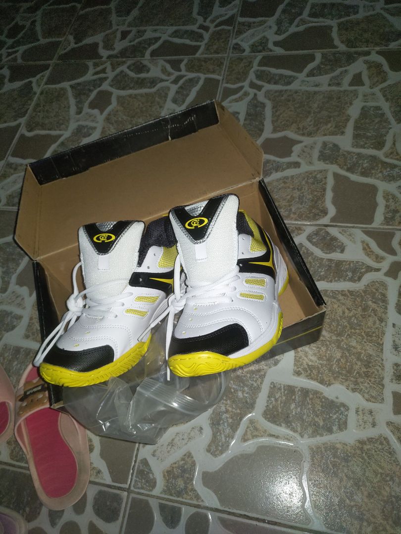 giầy giao không đúng màu đã đặt, form giầy nhỏ hơn so với form giầy hay đi,ai mua nên mua lên 1size giầy giao không đúng màu đã đặt, form giầy nhỏ hơn so với form giầy hay đi,ai mua nên mua lên 1size