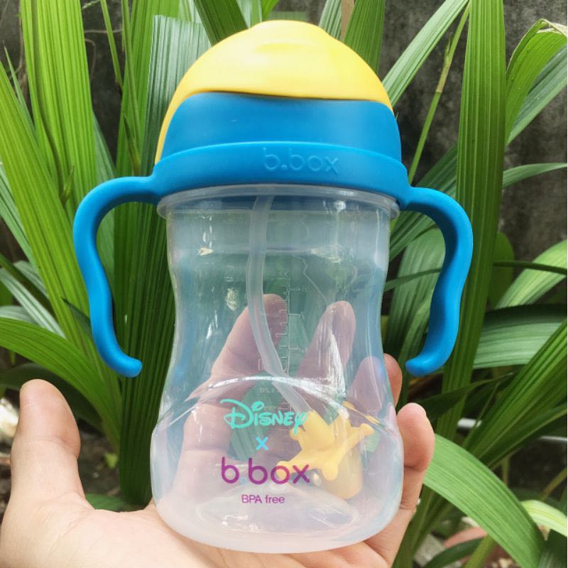 Bình nước BBox dùng rất tốt, có van chống sặc, an toàn cho bé. Ngoài ra bình được thiết kế để bé uống trong nhiều tư thế đứng, ngồi, nằm...