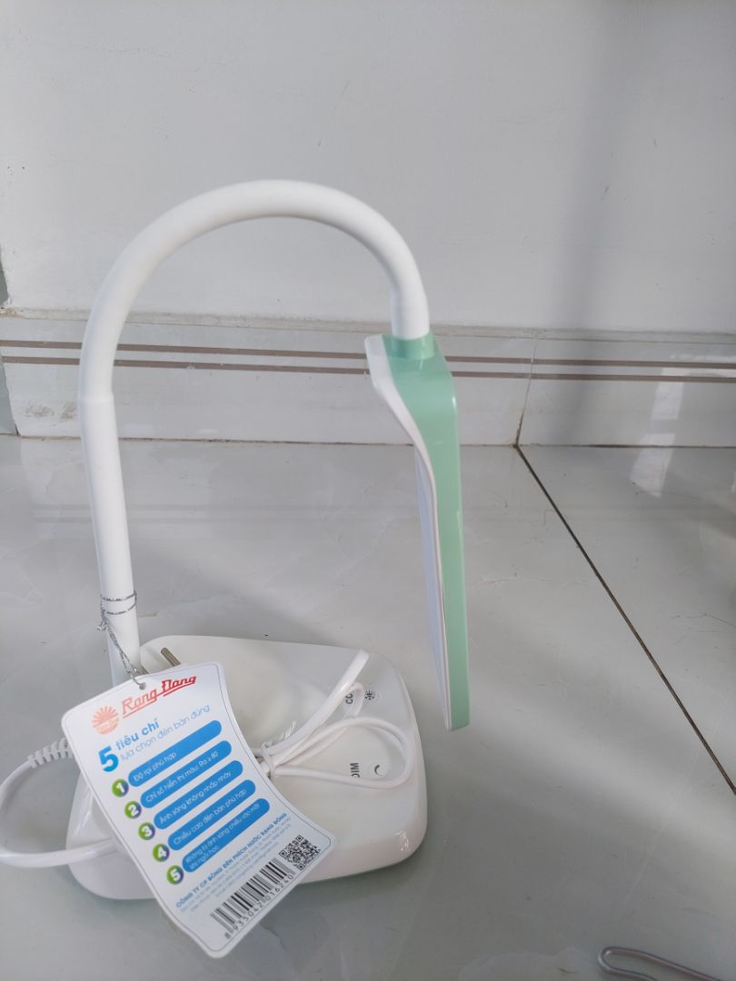 Sản phẩm tốt, nhiều cấp độ ánh sáng khác nhau, đọc sách không hề cảm thấy chói mắt. Giá thành phù hợp với sản phẩm