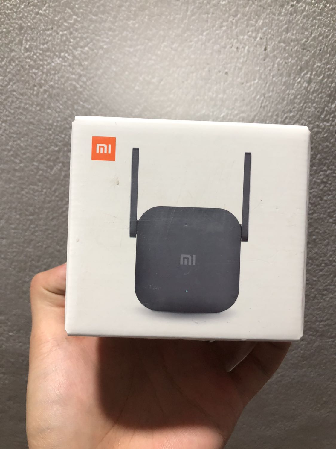 Hàng chính hãng nguyên seal. Cài đặt khá dễ dàng thông qua app Mihome. Mình mới sử dụng thì thấy tốc độ khá nhanh gần bằng router chính. Mình mua được với giá 159k thì quá ok. Hàng chính hãng nguyên seal. Cài đặt khá dễ dàng thông qua app Mihome. Mình mới sử dụng thì thấy tốc độ khá nhanh gần bằng router chính. Mình mua được với giá 159k thì quá ok.