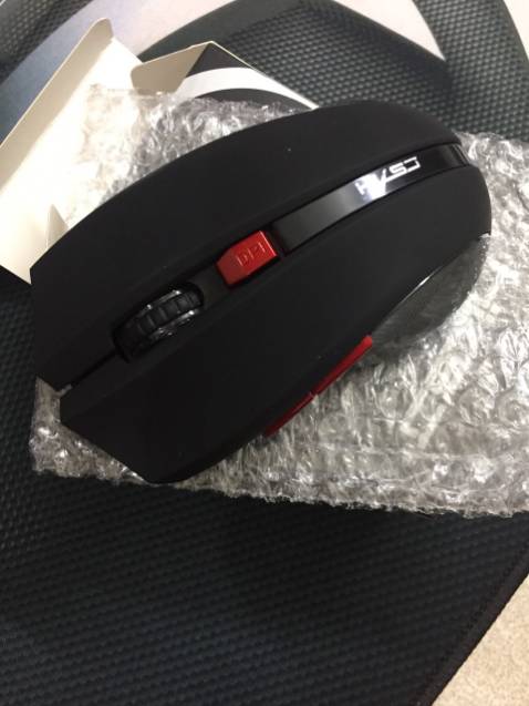 ưu điểm: chuột nhẹ, thiết kế đẹp mắt, chuột không dây nên rất gọn, dùng rất nhạy và mượt, nhìn ngoại quan rất hài lòng
nhược điểm: hiện tại thì chưa thấy, chắc phải dùng thêm thời gian sẽ trả lời