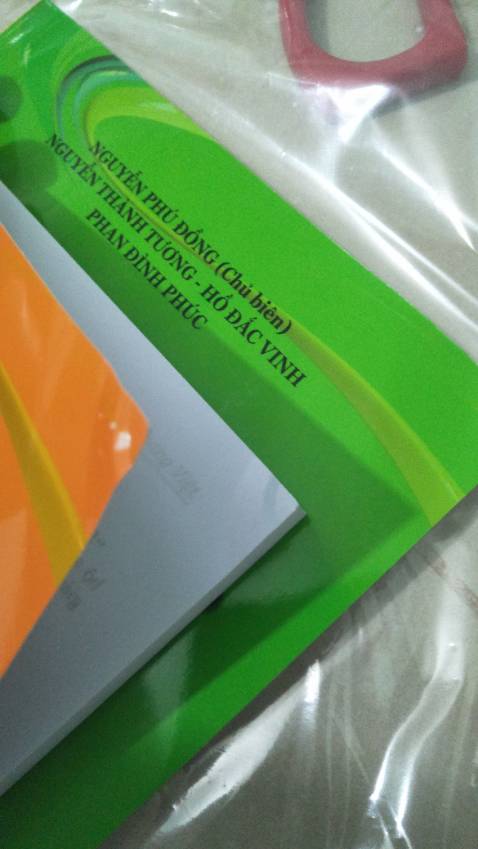 Góc bìa có hiện tượng bị gập