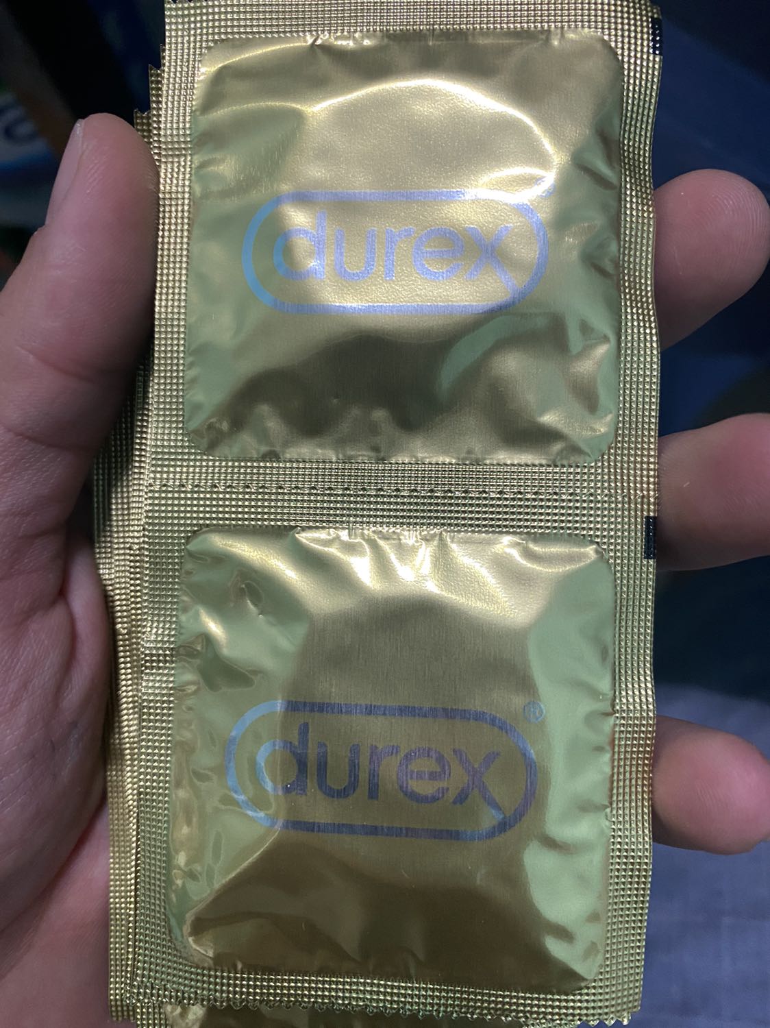 Mới mở hàng ra đã như vậy. Hàng giống như hàng cũ vậy. Nhìn bạc màu và xước phần bao bì Mới mở hàng ra đã như vậy. Hàng giống như hàng cũ vậy. Nhìn bạc màu và xước phần bao bì