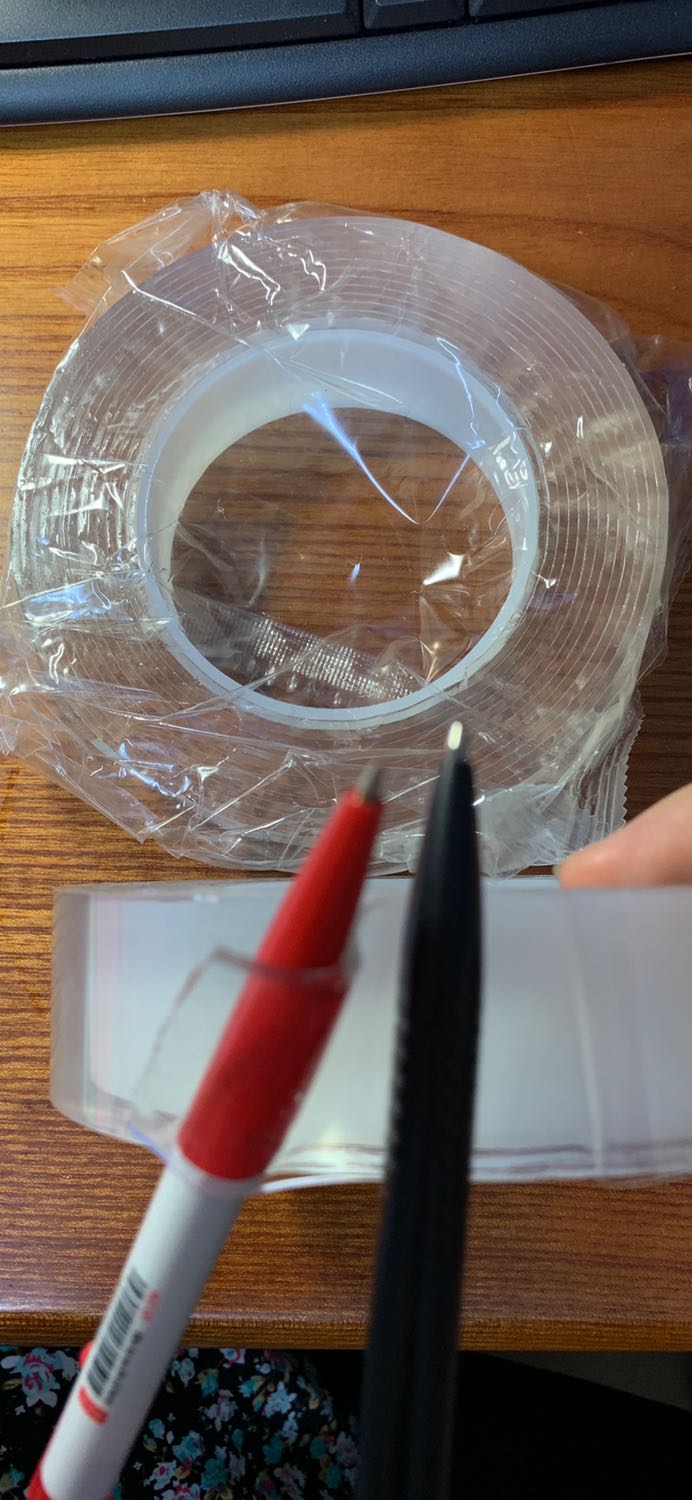 Băng keo 2 mặt đều dính, vậy dán bếp làm sao được. Tôi đã mở 1 cuộn dùng thử nhg dán mặt dưới, mặt trên cũng dính luôn. Đề nghị trả lại đổi đúng sp như quảng cáo.