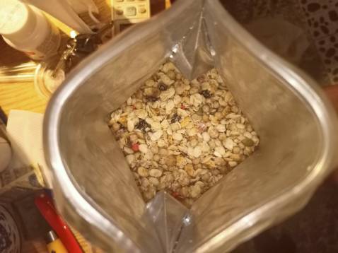 Ngũ cốc ngon, có vị ngọt rõ ràng, ăn liền được, chỉ cần một nắm tay là đủ no buổi sáng

Đóng gói xấu