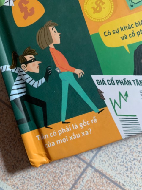 sách in màu hình minh hoạ đầy đủ dễ hiểu, bìa cứng nhưng bị nhăn ở cuối bìa phù hợp với những bạn thích đọc sách nhưng vẫn muốn có hình như đọc truyện 😁