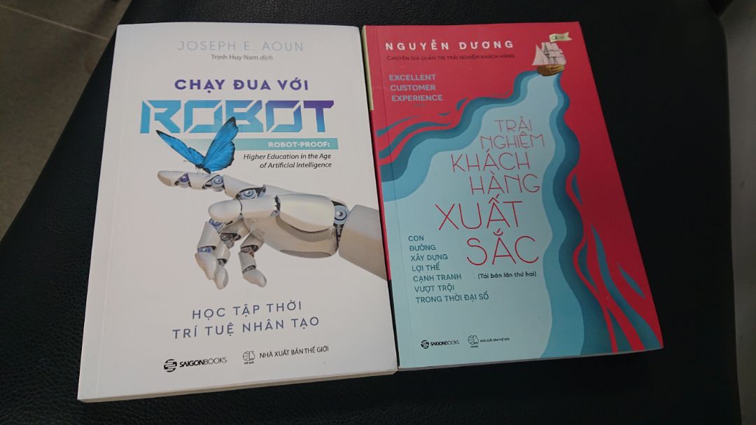 Lần đầu tiên mình mua của nhà sách mà lại gặp vấn đề, mình đặt combo 02 cuốn tặng thêm 01 là tổng 03 cuốn mà nhà sách chỉ giao cho mình có 02 cuốn thôi. Nhà sách xử lý hộ mình với! Thanks!
