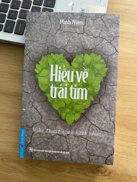 sách đẹp, bao gói kỹ càng, ko cấn móp, có tem chống hàng giả và bookmark.

Giao hơi lâu nhưng hài lòng với cuốn sách nên cho 5 sao