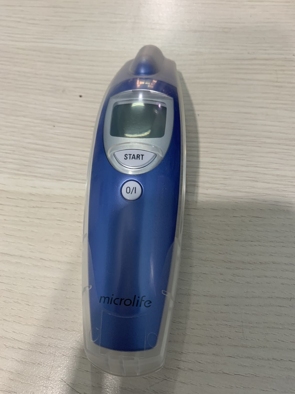 Nhược điểm của máy là không có tặng kèm pin, 2 viên AAA. Còn lại thì giao hàng nhanh, dễ sử dụng. Khi lắp pin 2 cực ngược chiều nhé