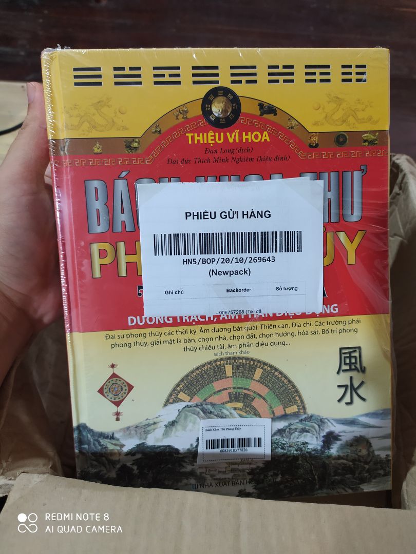 Lại thêm 1 lần giao sớm hơn so với thời gian  trên hóa đơn.
Rất hài lòng. Sách giao mới - đẹp.
Chi tiền cho quyển sách này khá nhiều nên hơi hồi hộp. Giờ nhận được chất lượng như vậy thì rất là vui vẻ.^^