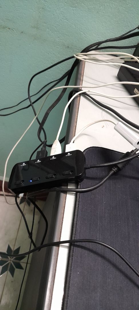 Rất khoái nút on off tiện lợi nếu muốn ko sử dụng thiết bị kết nối như loa, bàn phím