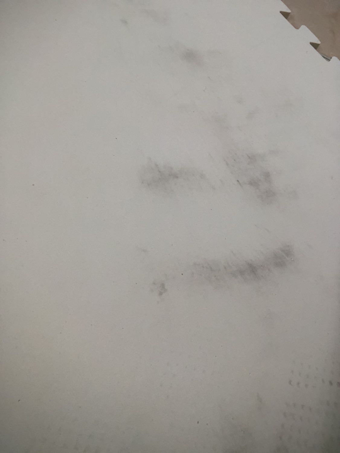 Không hài lòng!
Thảm tạm ổn nhưng trong 1 lố có 2 cái bẩn kinh khủng! M chưa giặt nên k biết có sạch đc k! (Thảm k có miếng viền đâu ạ, khá thất vọng về điểm này). M mua của Việt Hưng Mart