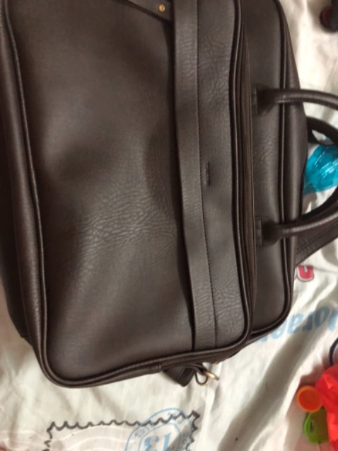 Cặp rất đẹp chất liệu da tóit sờ mềm. Đươnngf kim mũi chỉ đều đẹp.  Săn được giá flasale quá rẻ. Đáng nên mua