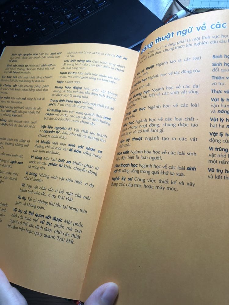 Sách rất đẹp, sản phẩm chất lượng, giao hành nhanh và đóng gói cẩn thận📚 Sách có màu, nội dung có hình ảnh minh hoạ, kiến thức trong sách rất nhiều và mới, NÊN MUA vì sách đọc rất hấp dẫn hình ảnh cũng rất đẹp