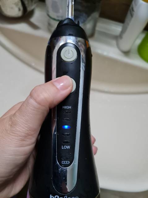 Máy làm sạch hiệu quả lắm, cá nhân mình thì xài mức nhẹ nhất,do dễ bị chảy máu chân răng,  mình mya vì thấy giới thiệu có 5 mức độ, và thật sự thấy hài lòng.