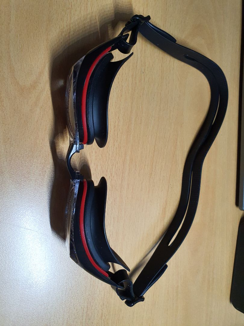 Kính bơi chất lượng tốt, trong, độ cận chính xác, sẽ ủng hộ shop dài dài
giao hàng nhanh