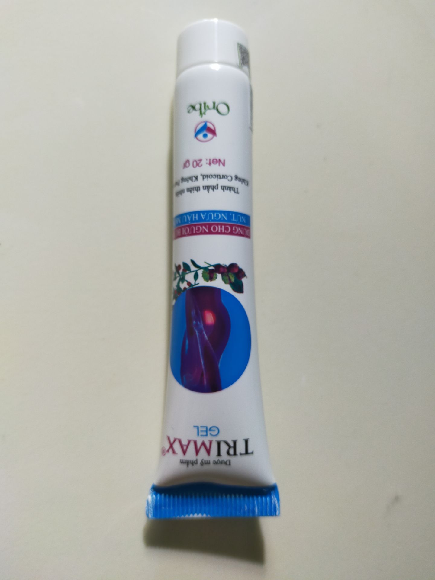 Shop đóng gói kỹ càng. Giao đầy đủ sản phẩm. Hỗ trợ tư vấn cho mình khá tốt. Sau 1 tuần dùng sản phẩm uống thì mình chưa thấy hiệu quả rõ rệt chắc phải dùng thêm, và phần nắp lọ thuốc khá lỏng. Còn kem bôi thì thơm, mát và trơn mượt nha. Kem bôi khá ok. Giao hàng khá nhanh.