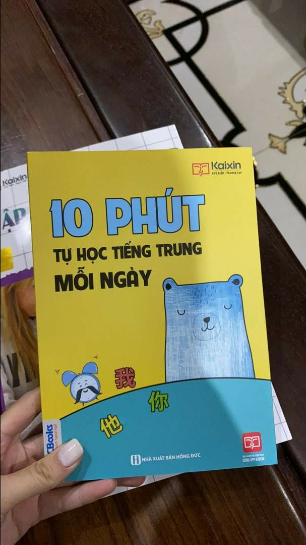Uiiii chỉ 1 từ là quá tuyệt thôi ạ. Shop đóng gói hàng okela lắm nè, đặc biệt hơn nữa là sách rất đẹp, có hình ảnh cute kèm màu sắc hài hoà rất phù hợp để học không bị nhàm chán. Nên mua lắm nha mn 🥰🥰