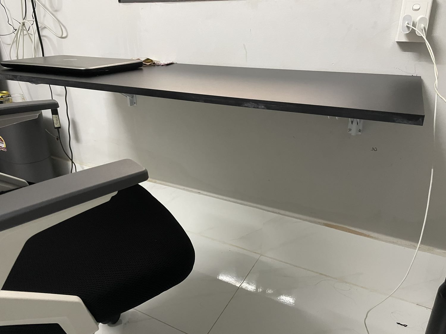 Có vẻ chắc chắn, cứng cáp, không bị rục rịch. Còn cứng cáp tới đâu thì ko dám thử vì sợ nó sụp