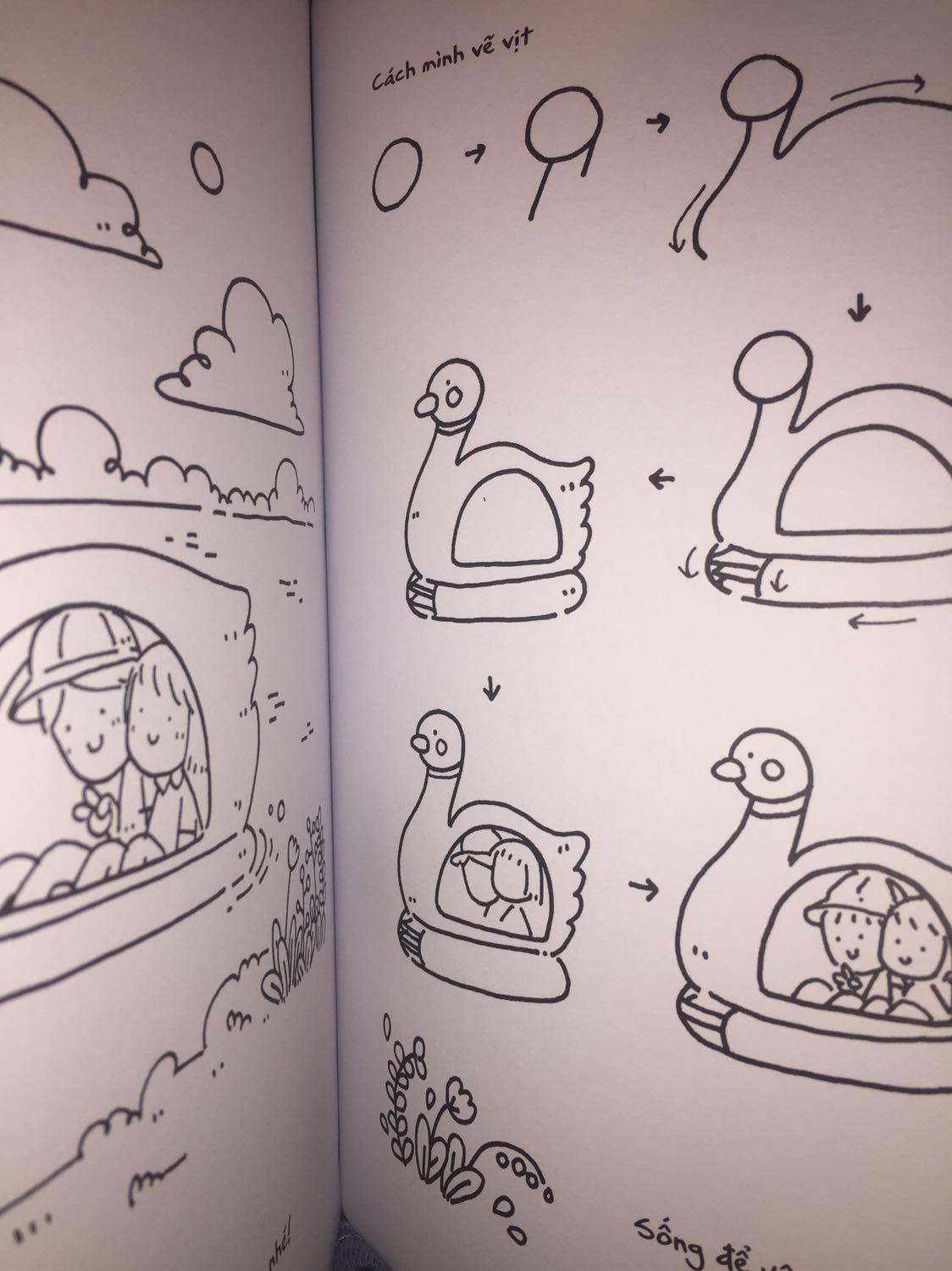 -Yêu Những Ngày Nắng Chẳng Ghét Những Ngày Mưa-
lúc sách công bố bìa là hóng để săn bản có chữ kí tay của a kluz roiii, công nhận 500 bản mà hết nhanh quá may mà tui săn được kekeeke 
Mình mua sách là do mình yêu thích những nét vẽ dễ thương và là fan bê tông của a=))
Sách xinh lắm ạ, a kulz còn hướng dẫn vẽ kèm theo những lời tâm sự rất dth 💗 
Ngại gì mà k đặt sách đi mí bồ :3 iu thương