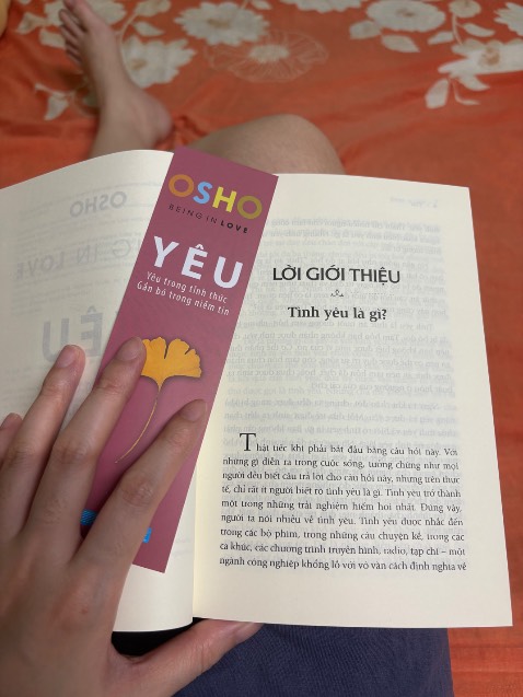 Giao hàng nhanh chóng. Uy tín của tiki là số 1 đối với mình. Thấy nhiều người đánh giá nội dung sách hay, mình rước em ấy vào tủ sách ngay. Chữ in rõ ràng, sách còn thơm mùi sách mới.